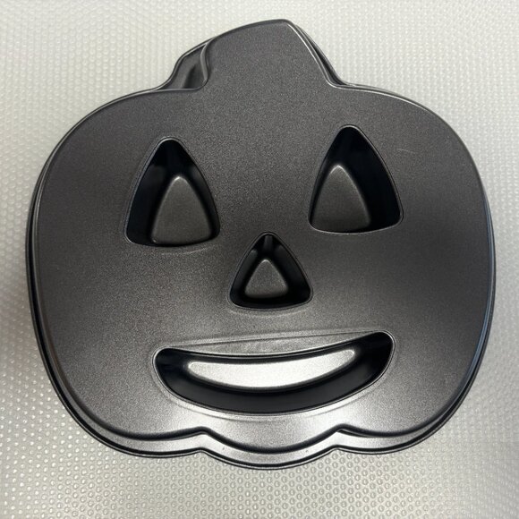 Halloween Wilton Cake Pans Pumpkin - 1574 - Picture 2 of 2